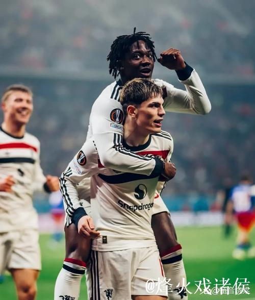 足坛12月转会风云:梅努留守曼联,皇马巴黎竞购受挫 足坛12月转会风云:梅努留守曼联,皇马巴黎竞购受挫