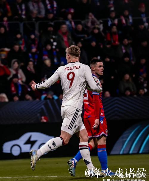 足坛12月转会风云:梅努留守曼联,皇马巴黎竞购受挫 足坛12月转会风云:梅努留守曼联,皇马巴黎竞购受挫